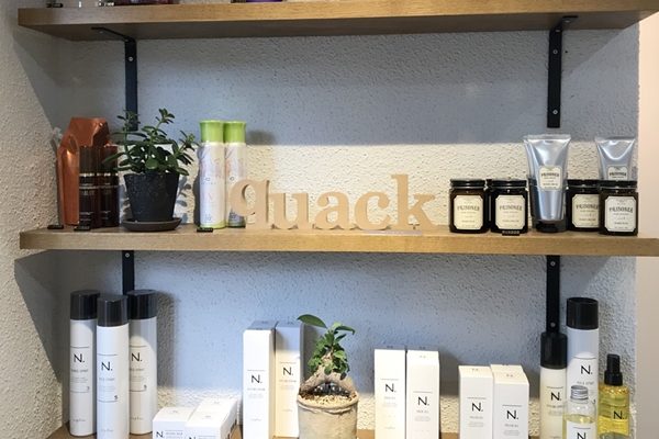 向ヶ丘遊園の美容院quackの棚